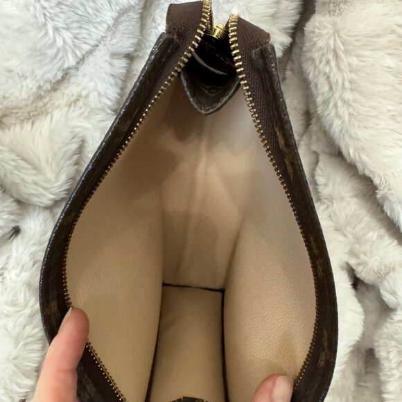 Louis Vuitton Poche Toilette 19 - Picture 5 of 15